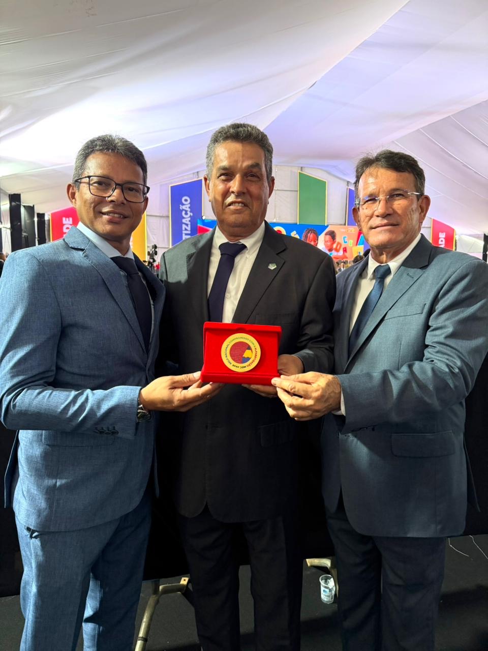 Brasília: educação de Branquinha garante mais um Selo Ouro Compromisso Nacional Criança Alfabetizada