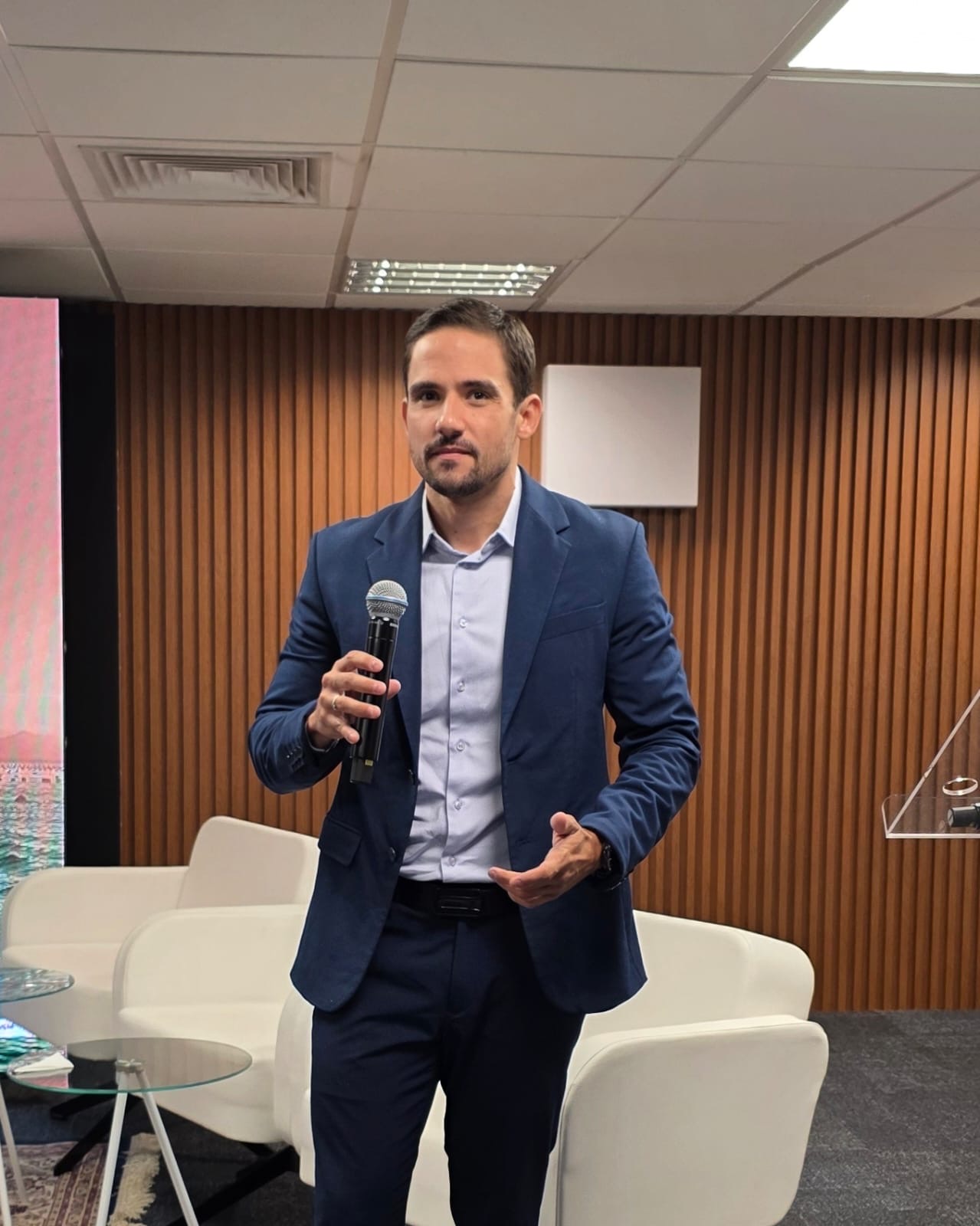 Acusaram o comunismo, mas eles que fecharam igrejas, dispara Cauê Castro.