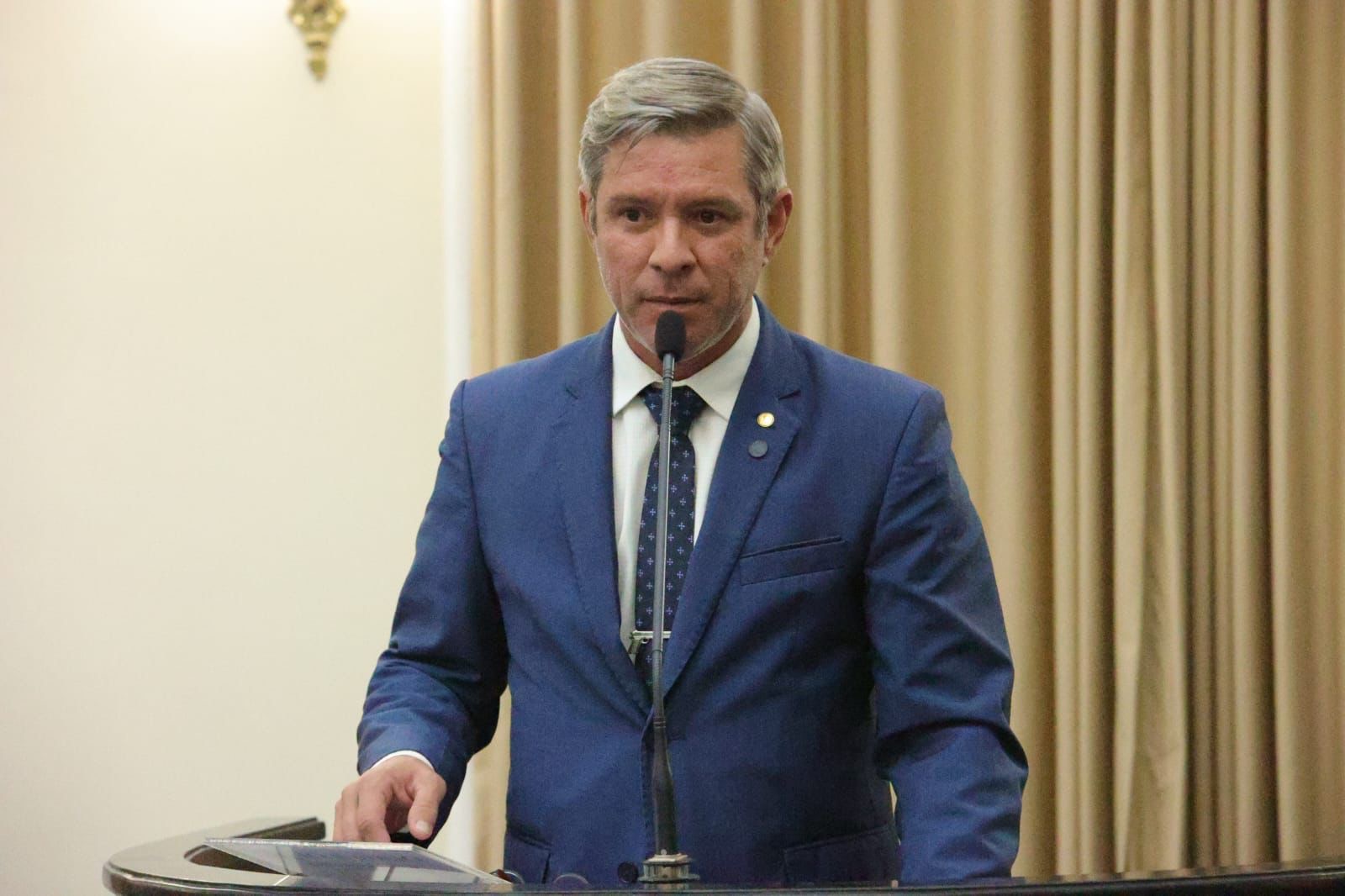 Cabo Bebeto cobra ao Governo o envio de projeto sobre o Q.O da PM e dos Bombeiros