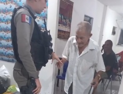 “Bora para casa?”: Idoso Manoel Francisco Rodrigues é resgatado após ser encontrado perdido em Maceió