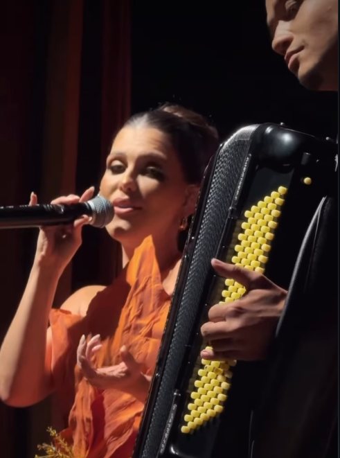 Cantora alagoana faz homenagem a cantoras brasileiras no mês da mulher em teatro de Maceió