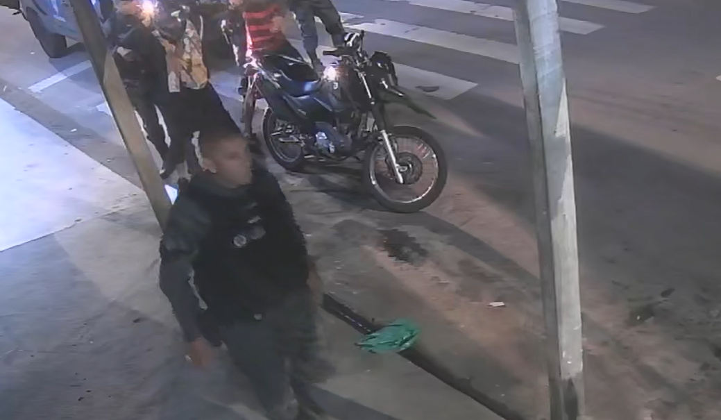 Abordagem é registrada e câmera é alvo de ação de policiais durante ocorrência; veja