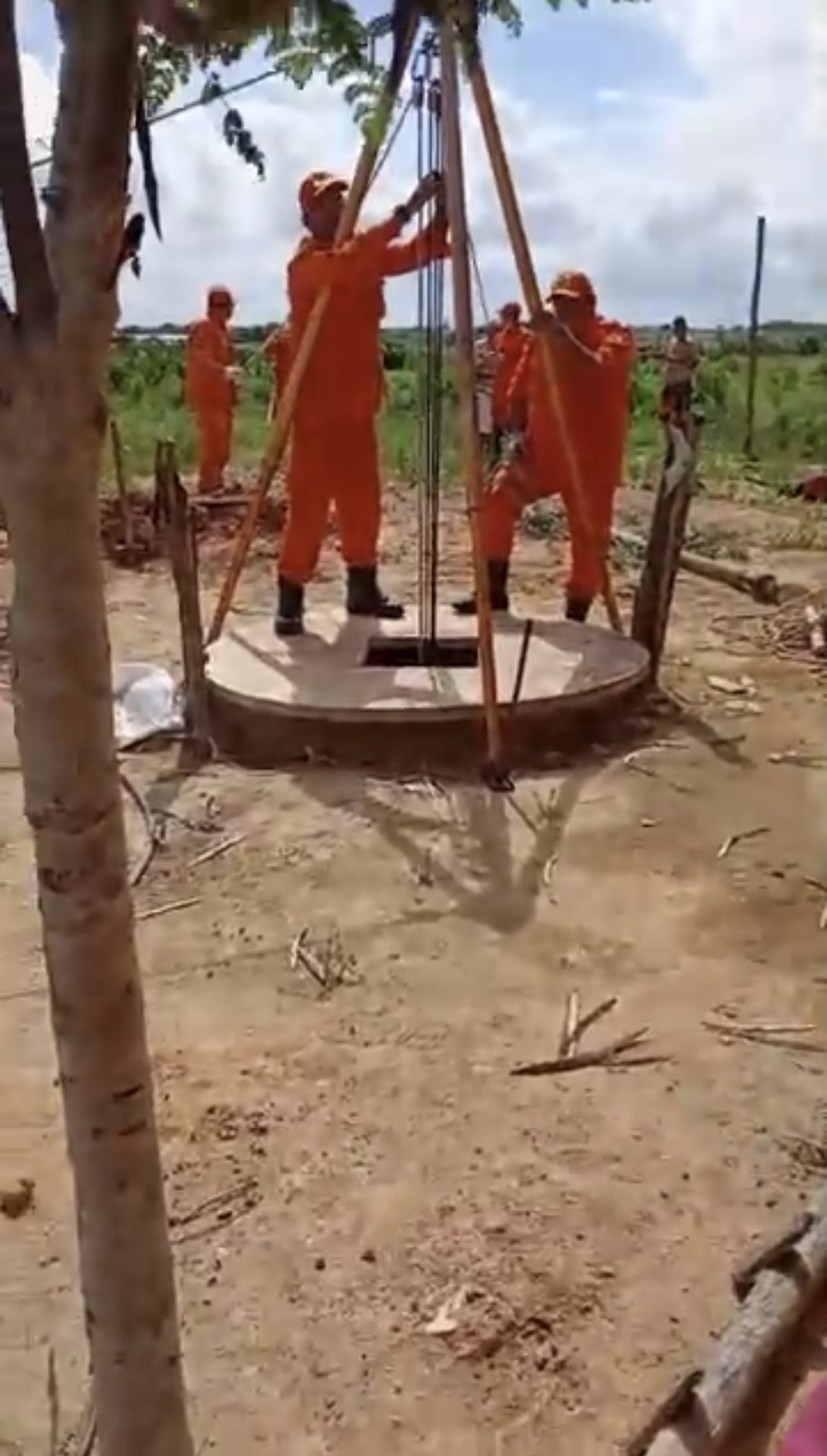 Idoso de 70 anos resgatado após cair em cacimba de aproximadamente 21 metros