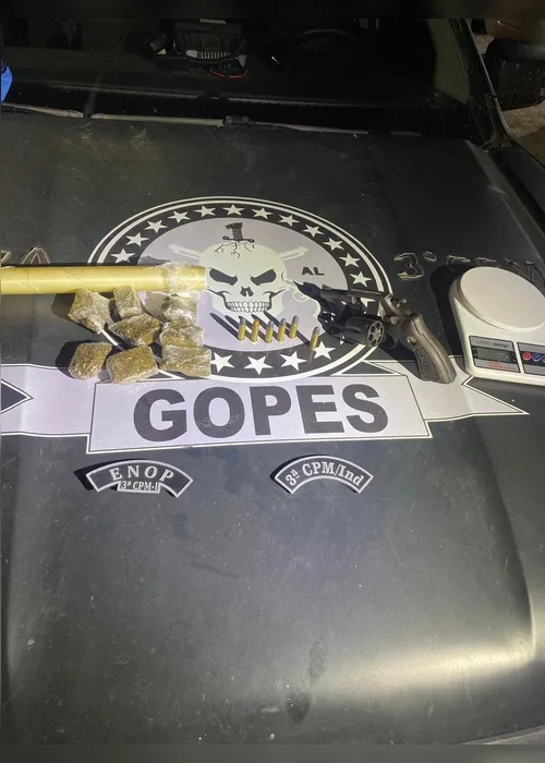 PM prende dupla e recupera veículo furtado em operações no interior