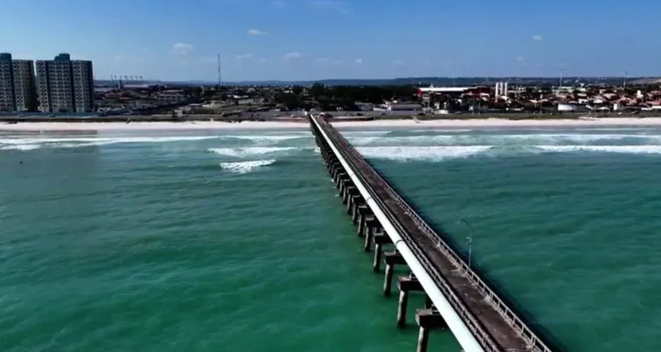 Catamarã afunda no litoral de Maceió e dois pescadores são resgatados