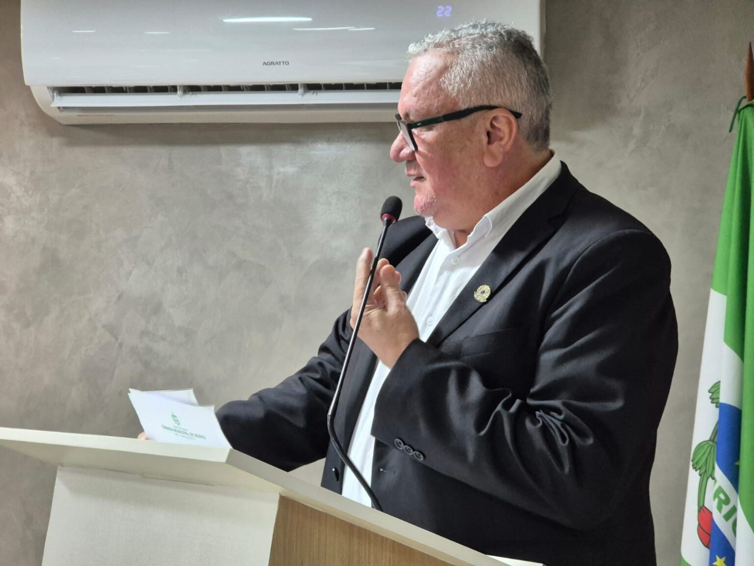 Vereador Toinho Dentista cobra esclarecimentos sobre contratos e recursos públicos