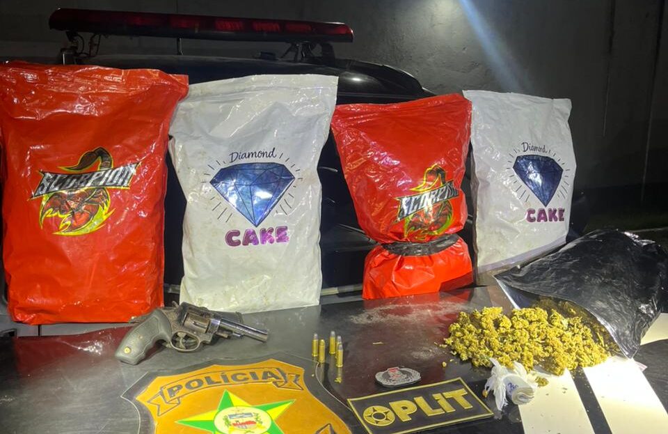 PC apreende 3 kg de maconha e revólver após denúncia no Jacintinho