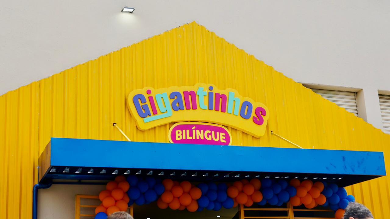 Prefeito JHC entrega Gigantinhos bilíngue e de tempo integral na Garça Torta, litoral norte de Maceió