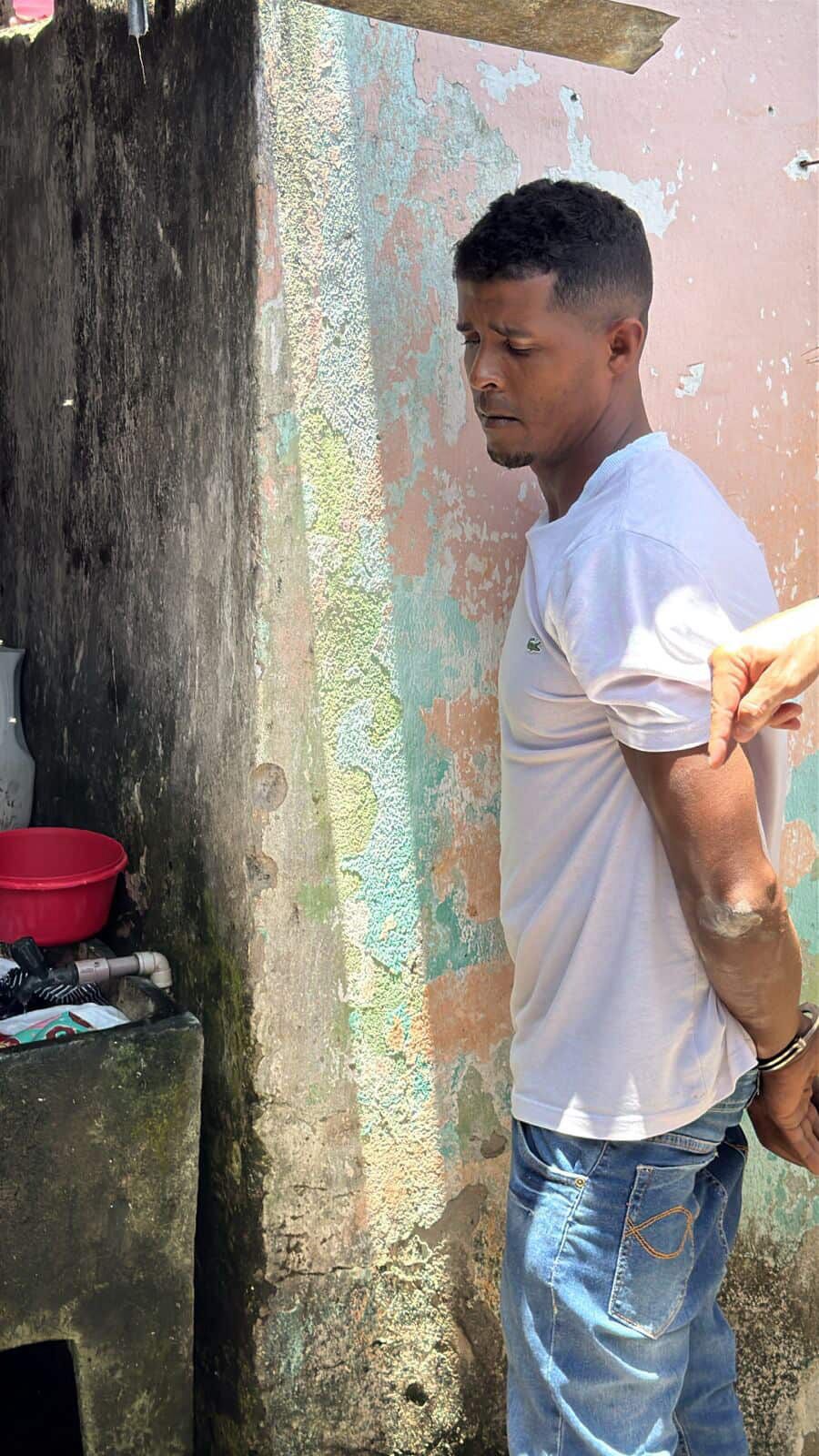 Suspeito de roubar passageiros de van é preso por equipes do GOPES e da Guarda Municipal