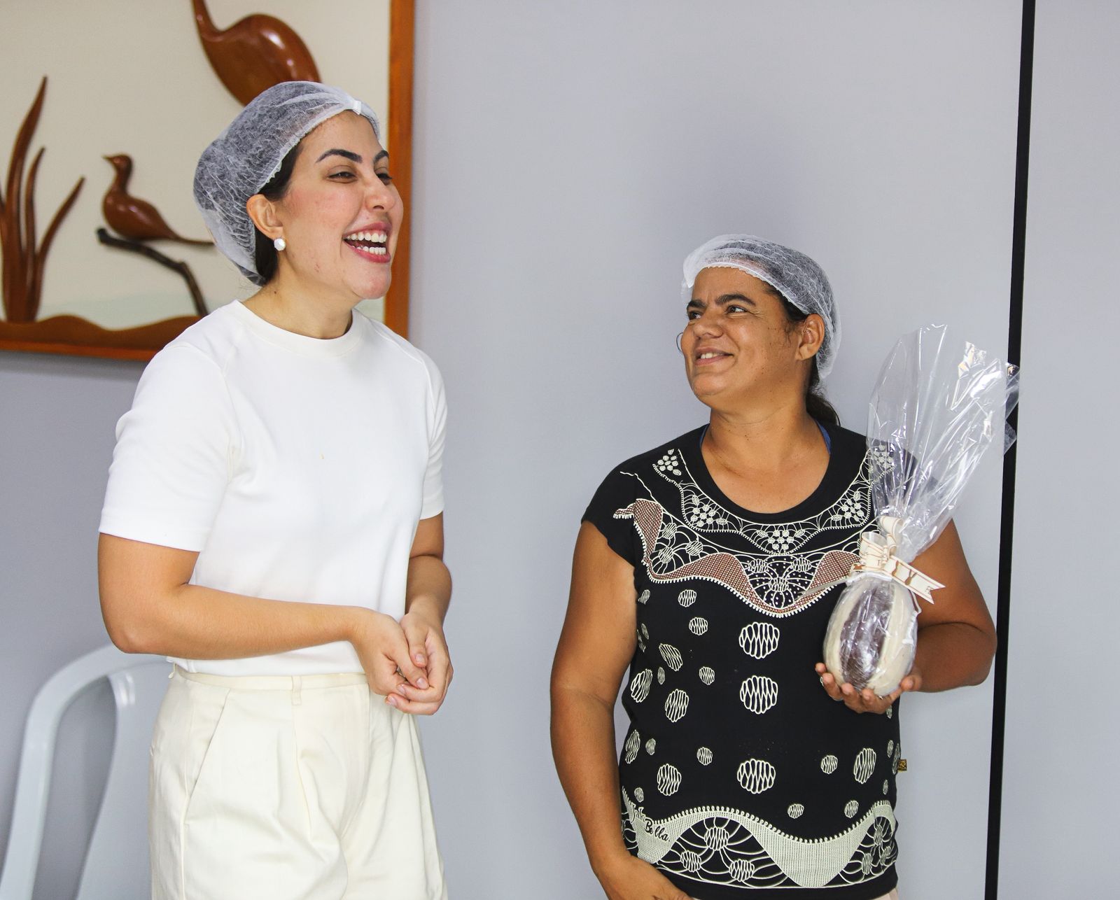 Deputada Gabi Gonçalves realiza oficinas de ovos de Páscoa para mulheres de Rio Largo