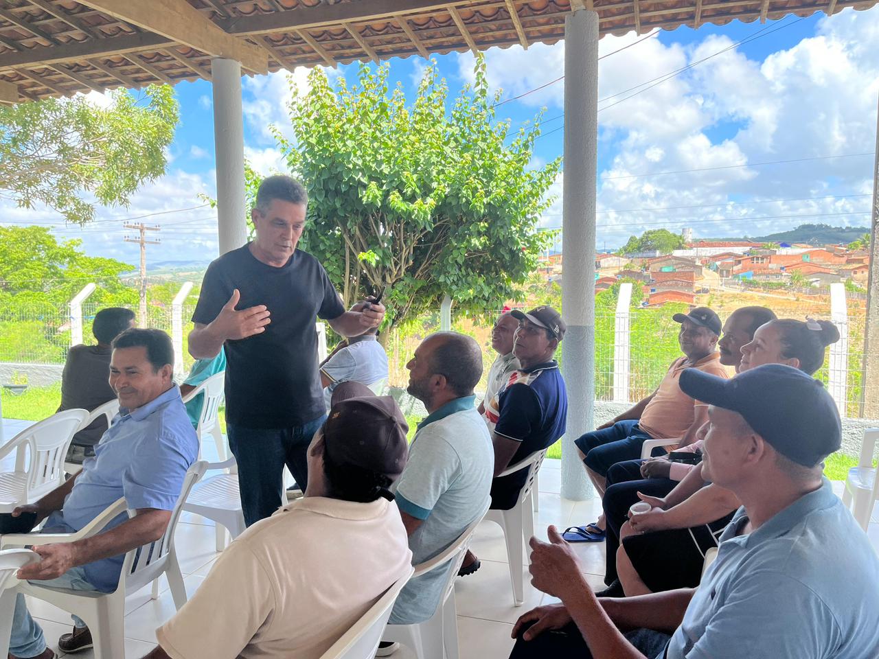 Prefeito de Branquinha se reúne com agricultores para alinhar fornecimento de alimentos da merenda escolar