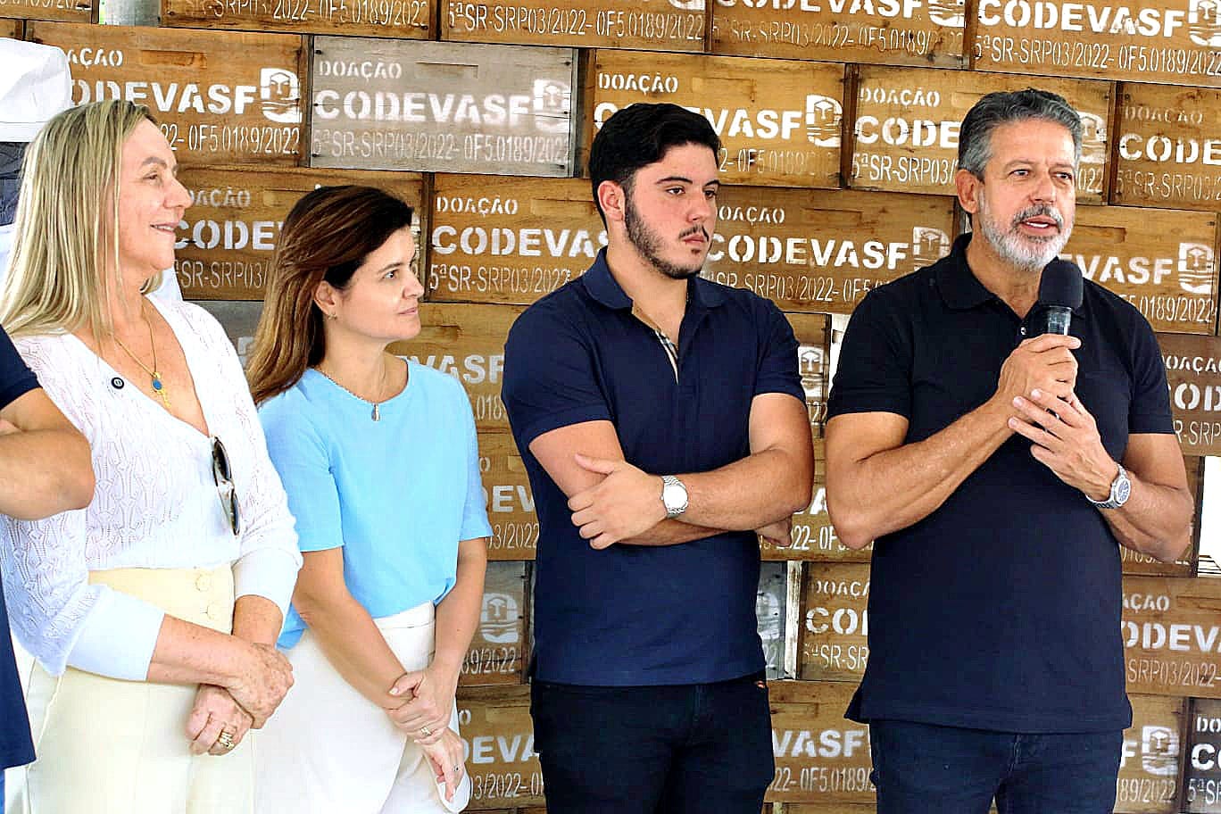 Arthur Lira entrega modernização de quase 6 km de ruas e kits de apicultura em Flexeiras