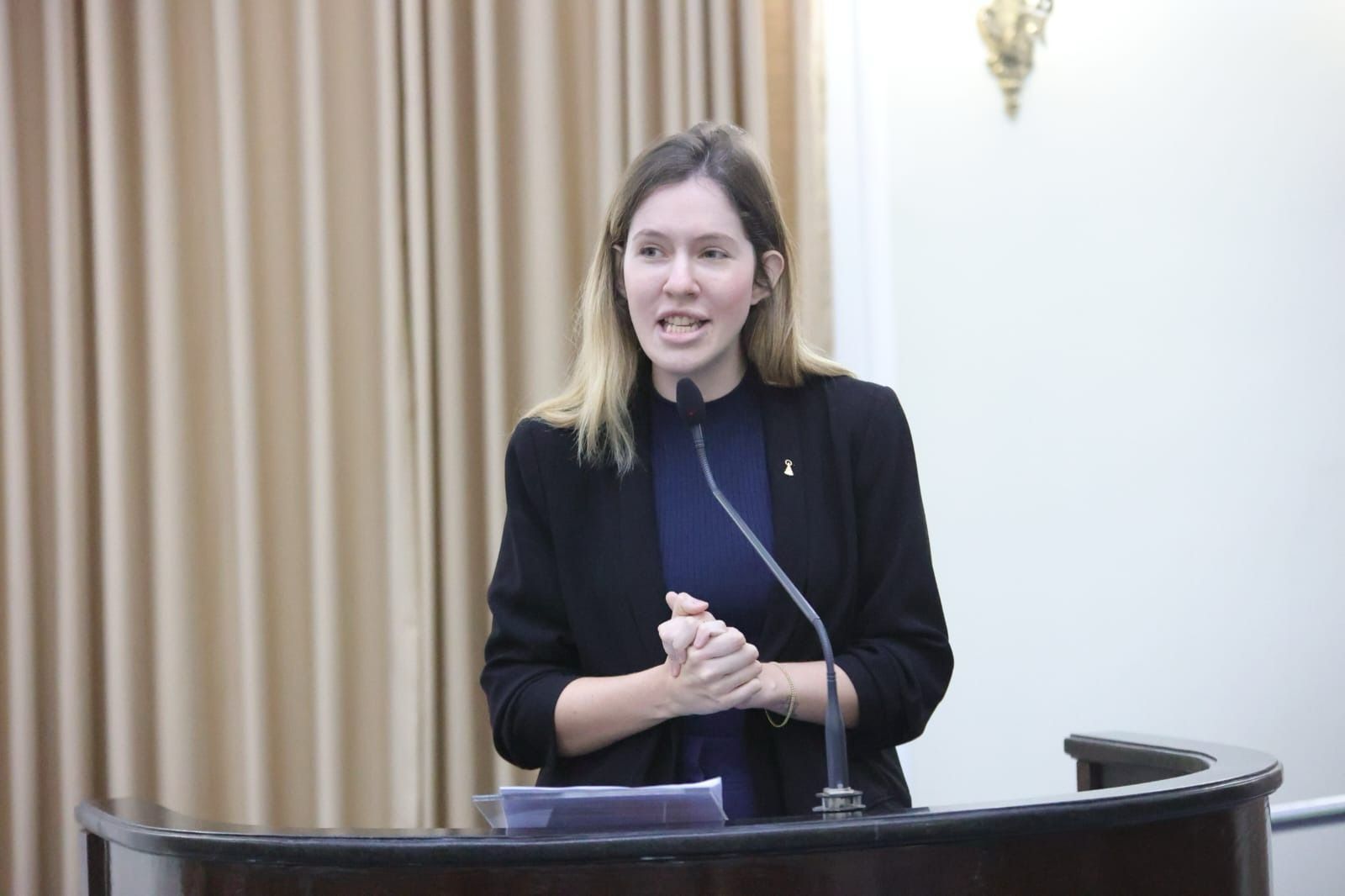 Cibele Moura apresenta projeto para levar educação contra violência doméstica às escolas estaduais de Alagoas