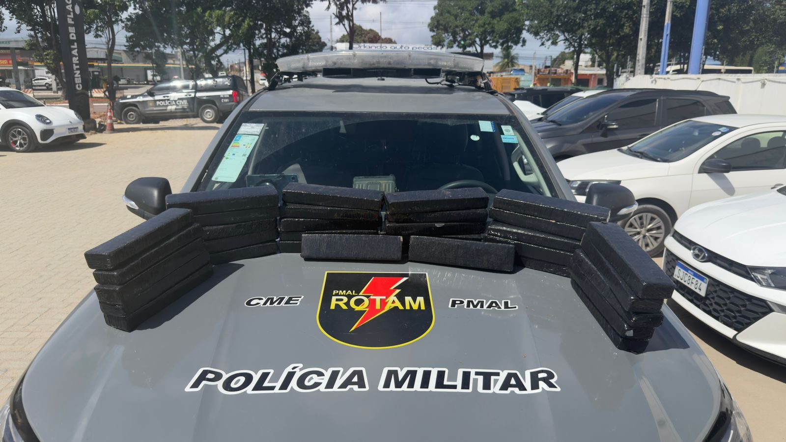 Polícia Militar apreende 28,5 kg de maconha e prende dois homens em Rio Largo