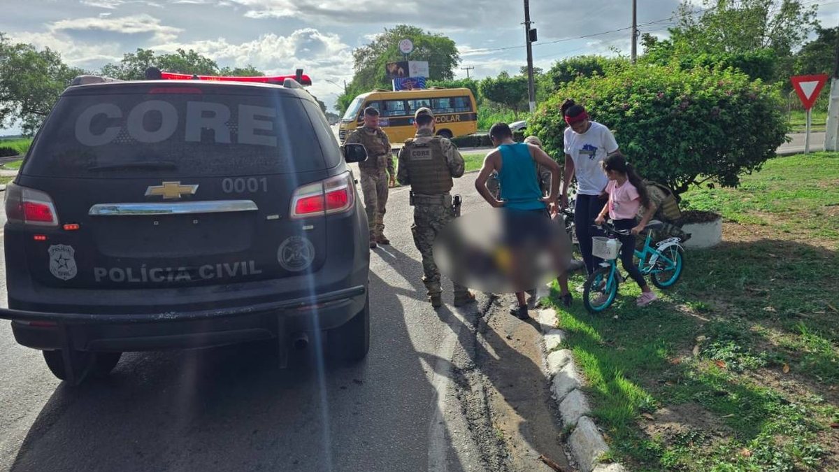 Policiais prestam socorro a motociclista gravemente ferido após acidente com carro no Pilar