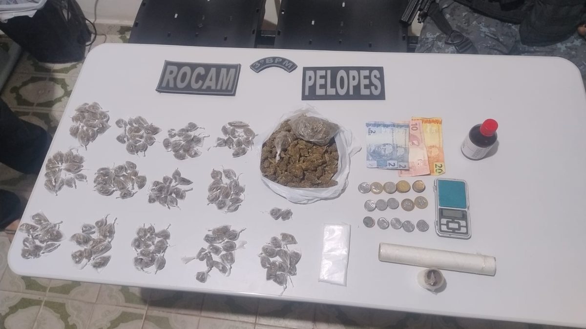 Pedreiro e mais dois são presos por tráfico no interior; mais de 130 “balinhas” de droga são apreendidas