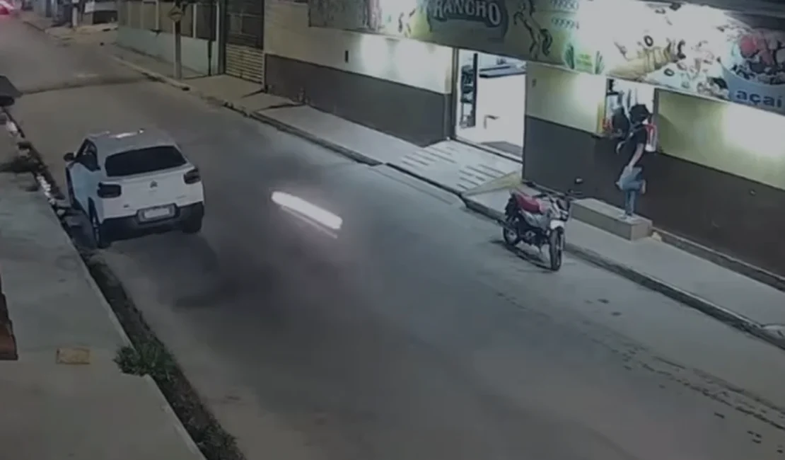 Vídeo mostra acidente que deixou motociclista ferido em Arapiraca