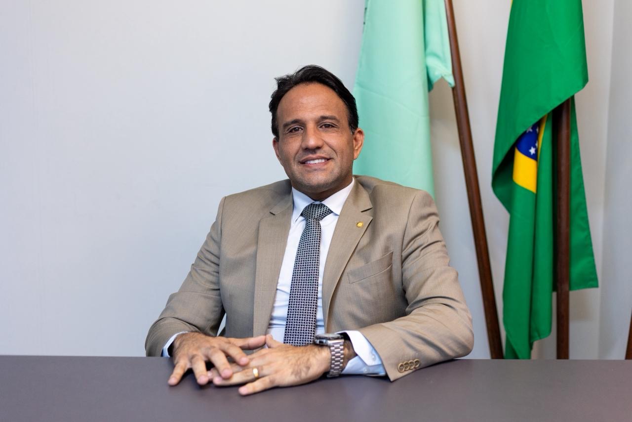 Deputado Mesaque Padilha cobra climatização de salas aula da Escola Djalma Barros Siqueira