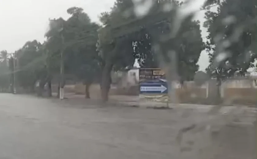 Chuva volta com força, trovões assustam moradores em Rio Largo