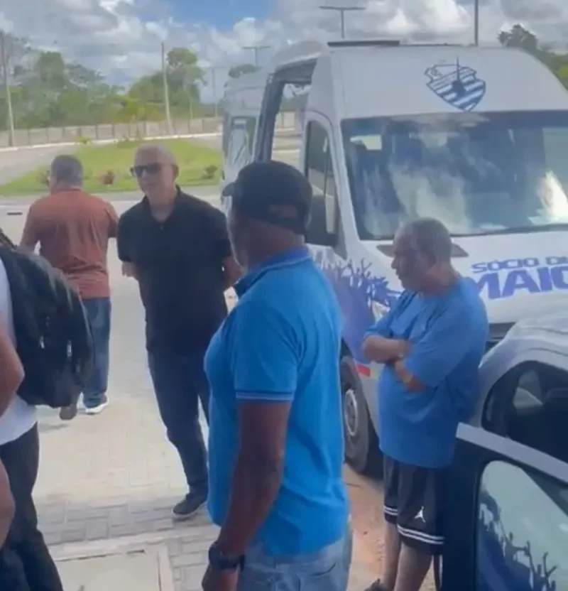 “Coloquei R$ 1,5 milhão do meu bolso”, diz Robson Rodas durante demissão coletiva no CT do CSA