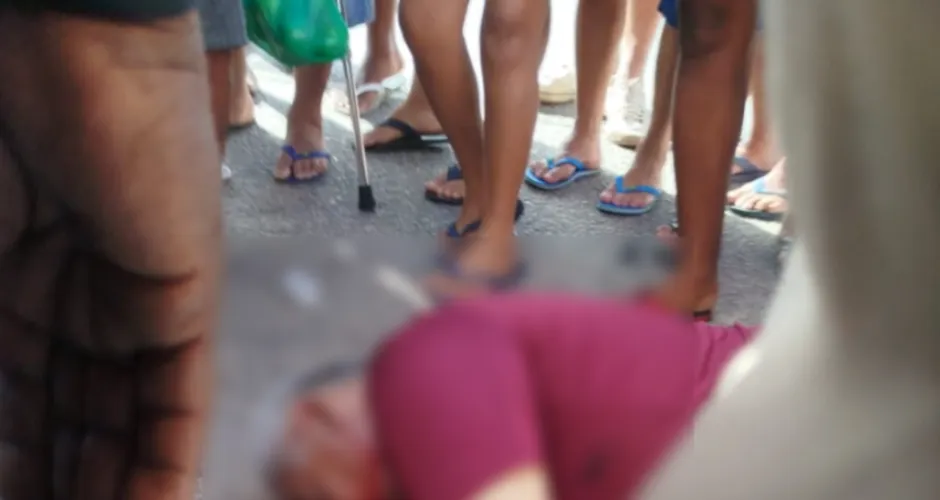 Homem é vítima de tiros à luz do dia em rua movimentada de Maribondo