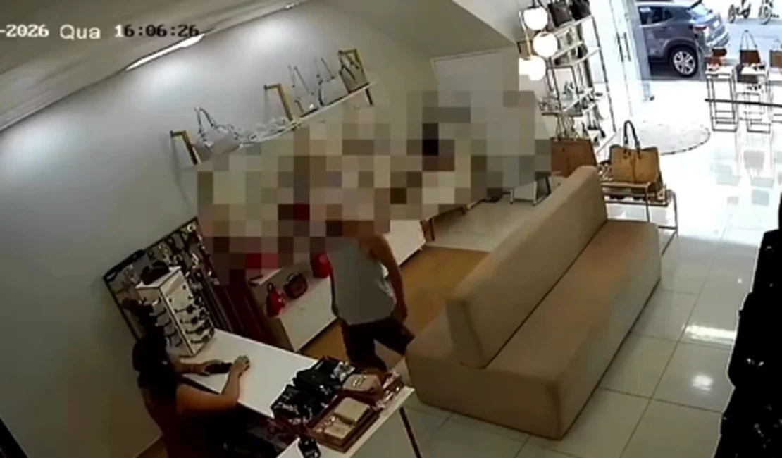 Criminoso foge a pé após assaltar comércio no centro de Arapiraca