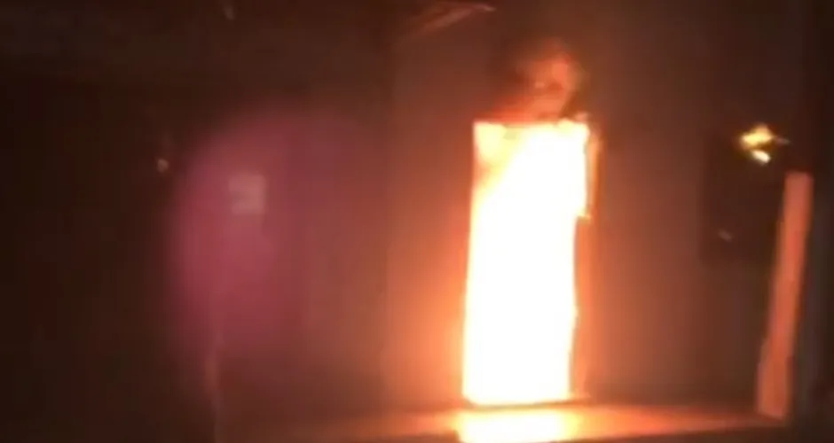 Incêndio em residência no Jacintinho termina com suspeito agredido