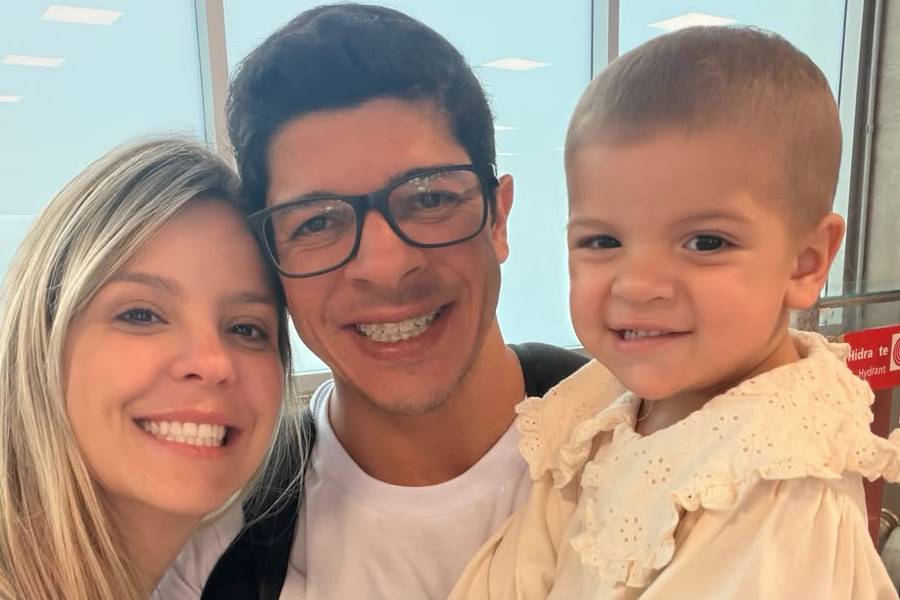 “Milagre vivo”: influenciadora celebra cura da filha após tratamento contra câncer e reúne multidão em Maceió