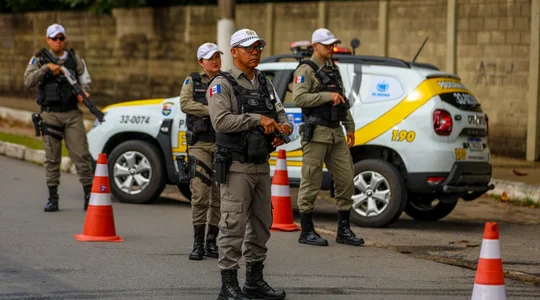 Motorista embriagado provoca acidentes e ameaça policiais em Maceió