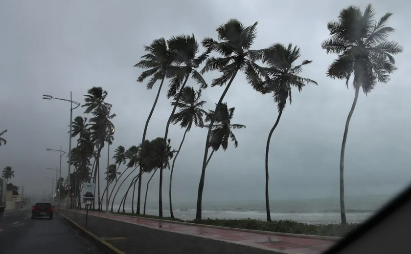 Inmet emite alertas de chuva intensa para todo o estado de Alagoas
