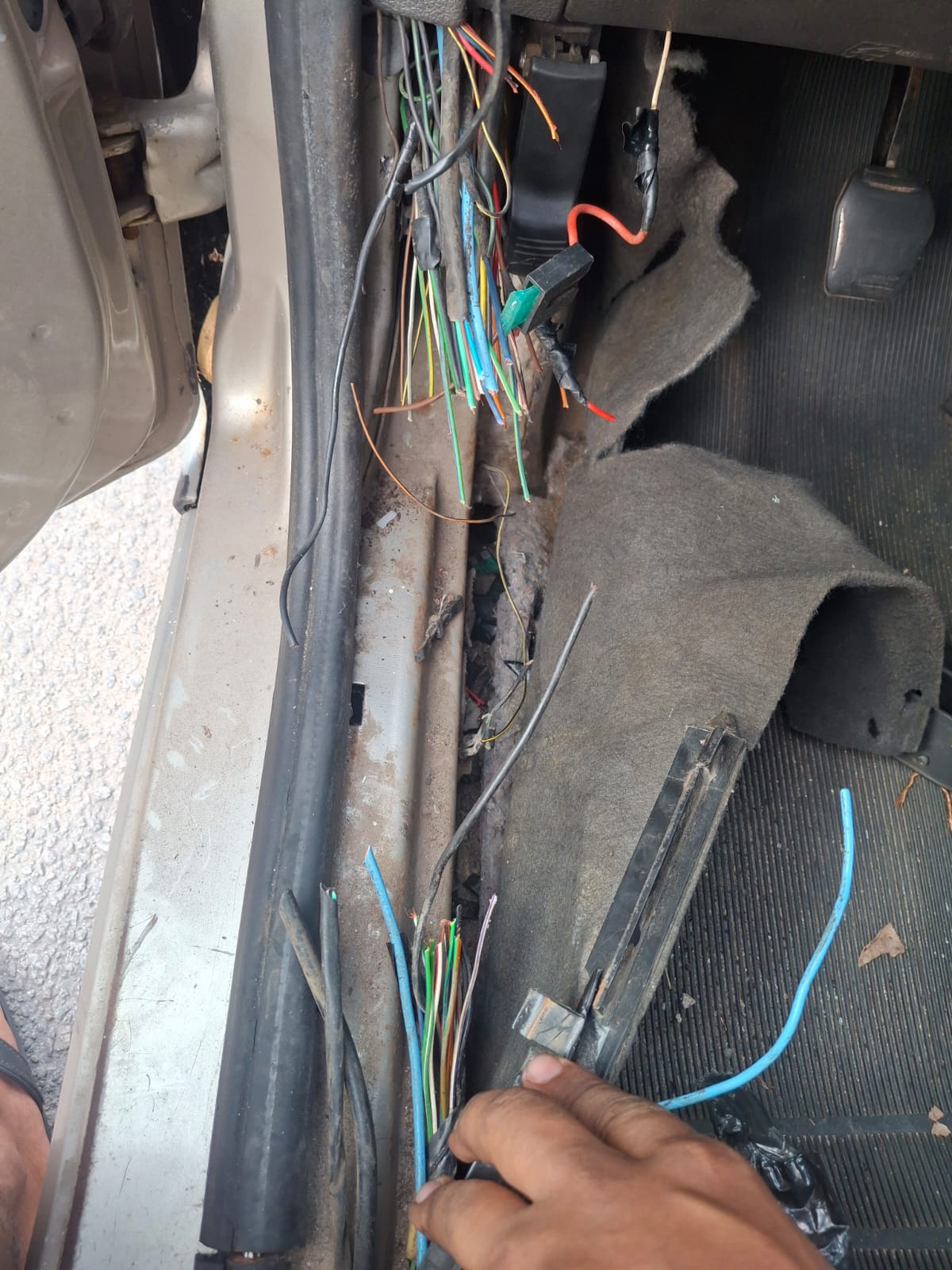 Ladrões agem de “cara limpa” e furtam ferramentas de veículo em Maceió