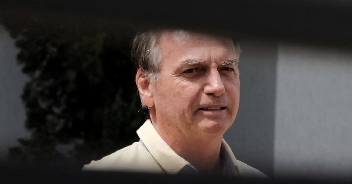 Médicos dizem que soluços de Bolsonaro estão controlados e ocorrem uma vez por semana