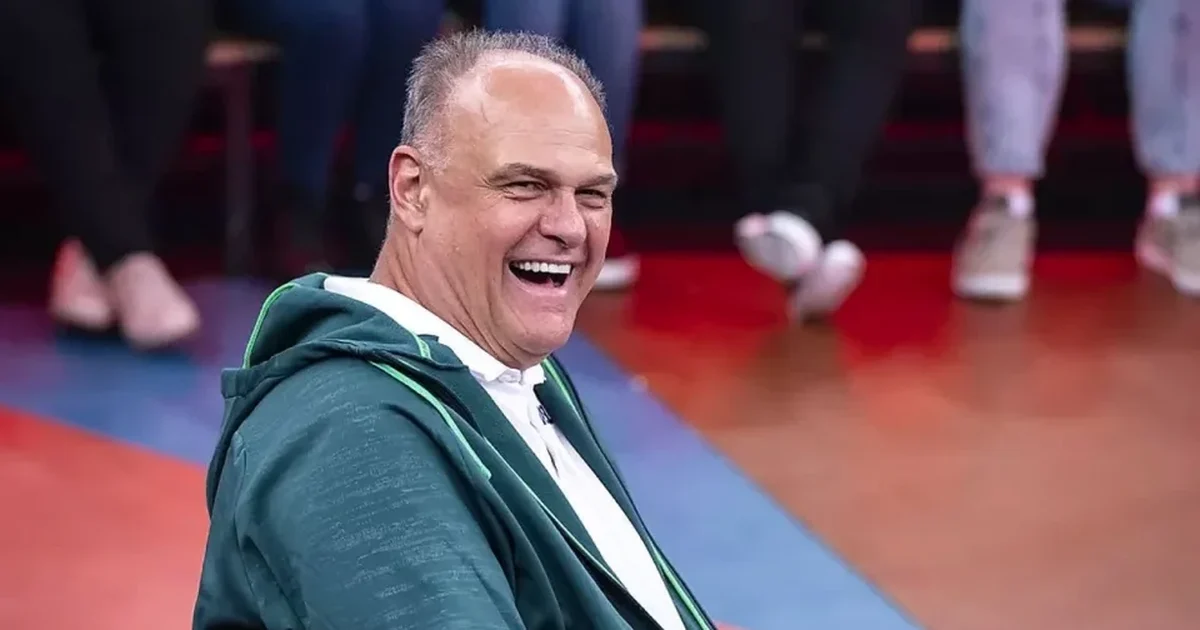 Filho de Oscar Schmidt emociona ao se despedir do pai: “O mundo perde um ídolo, e eu perco meu pai”