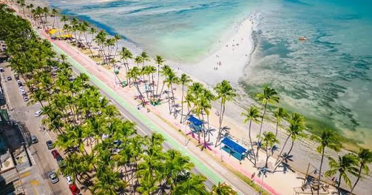 “Parece um navio”: homem convida turistas a conhecer Maceió e encanta ao mostrar praça de alimentação com vista para o mar