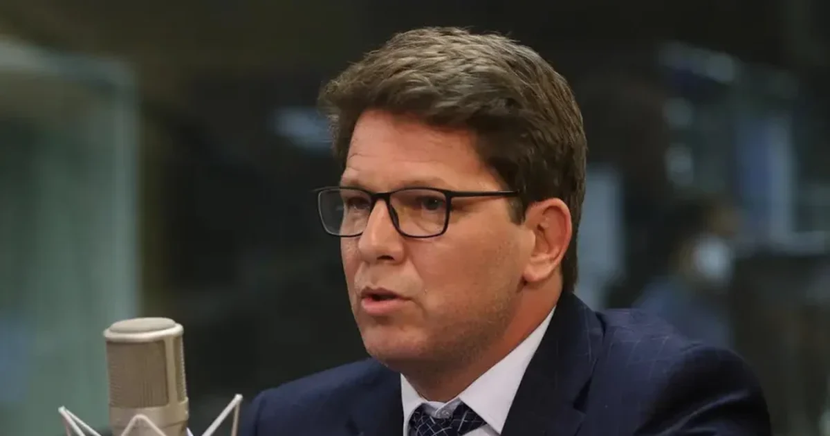 STF tenta localizar Mario Frias após sumiço em processo sobre emendas para filme de Bolsonaro