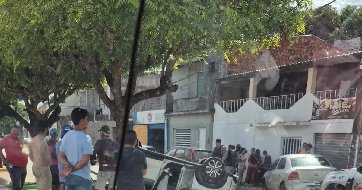 Motorista sai ilesa após capotamento em Porto Real do Colégio