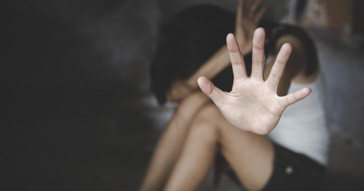 Homem é preso após tentar arrastar menor à força para terreno baldio