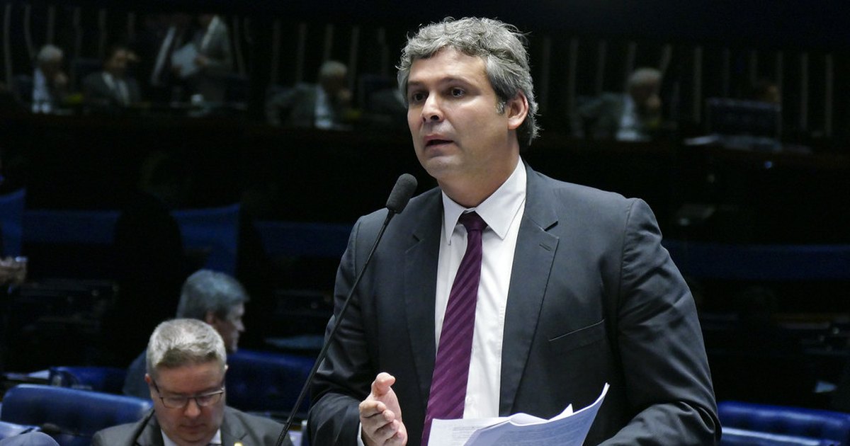 Lindbergh Farias aciona PGR e dispara ataques contra Flávio Bolsonaro