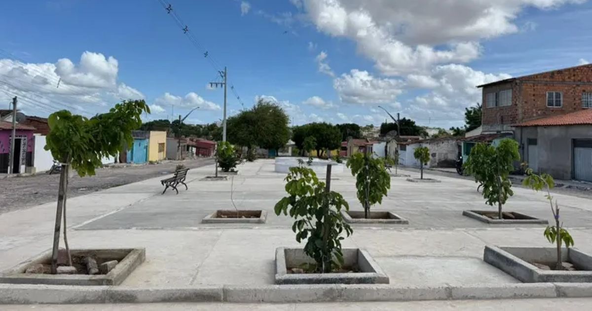 Prefeita Ziane Costa celebra avanço de obras do programa Pró Estrada em Delmiro Gouveia