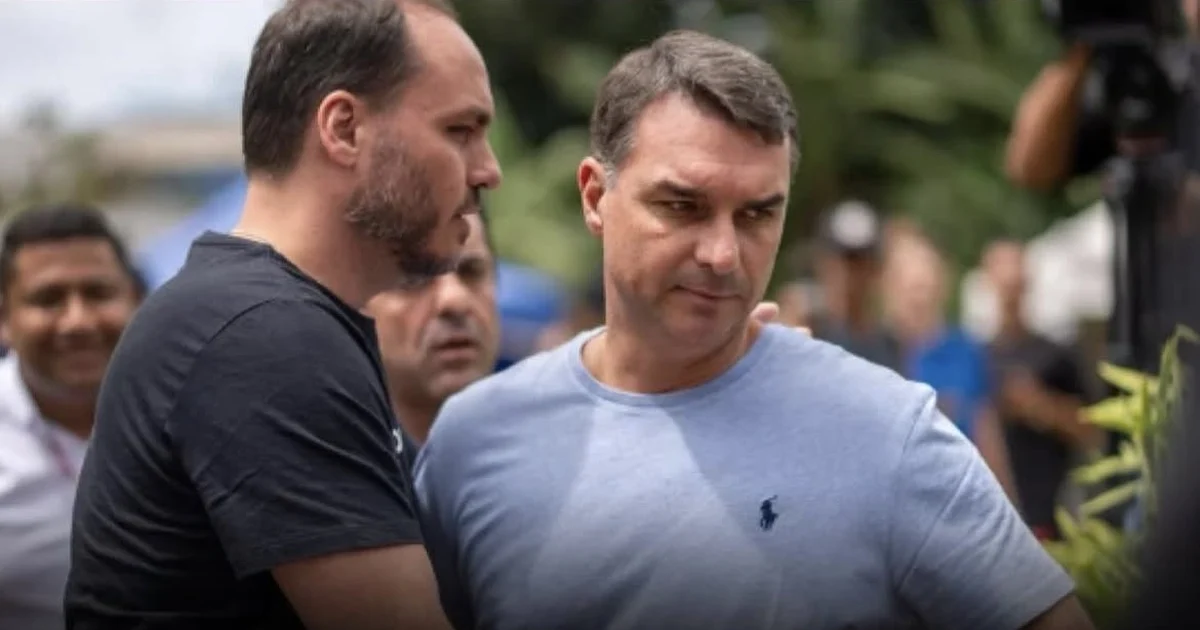 Carlos ameaça “corrigir” prefeitos do PL que não apoiem Flávio