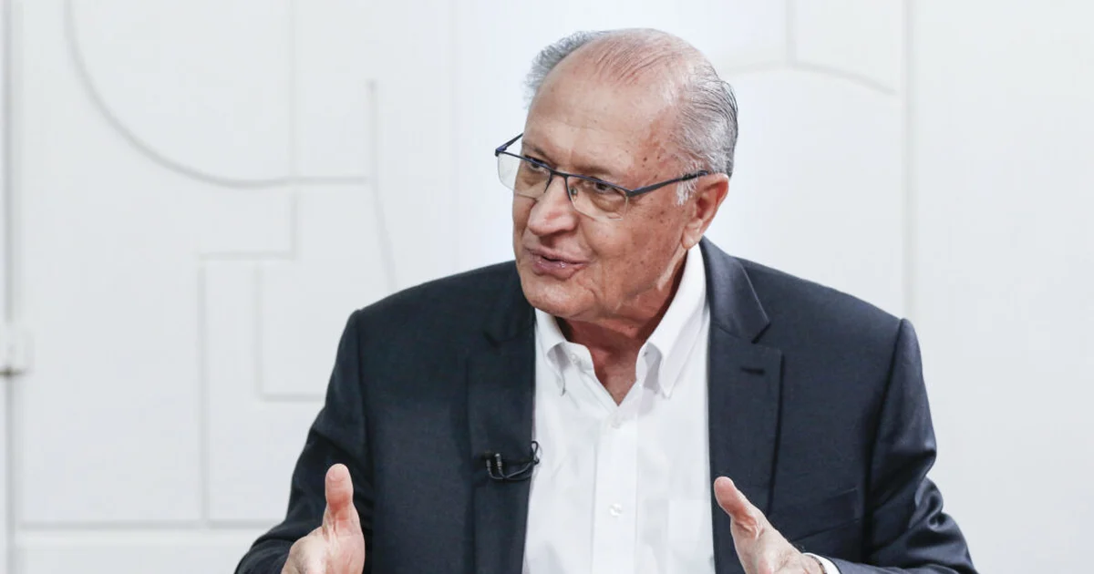 Em meio à pressão no governo, Alckmin diz não ser contra nem a favor da ‘taxa das blusinhas’