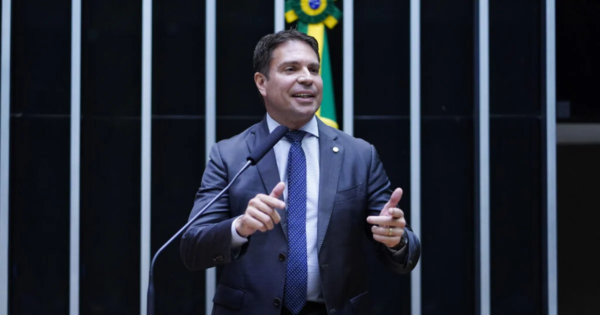 Após detenção nos EUA, Ramagem afirma situação regular e dispara contra PF: “polícia de jagunços”