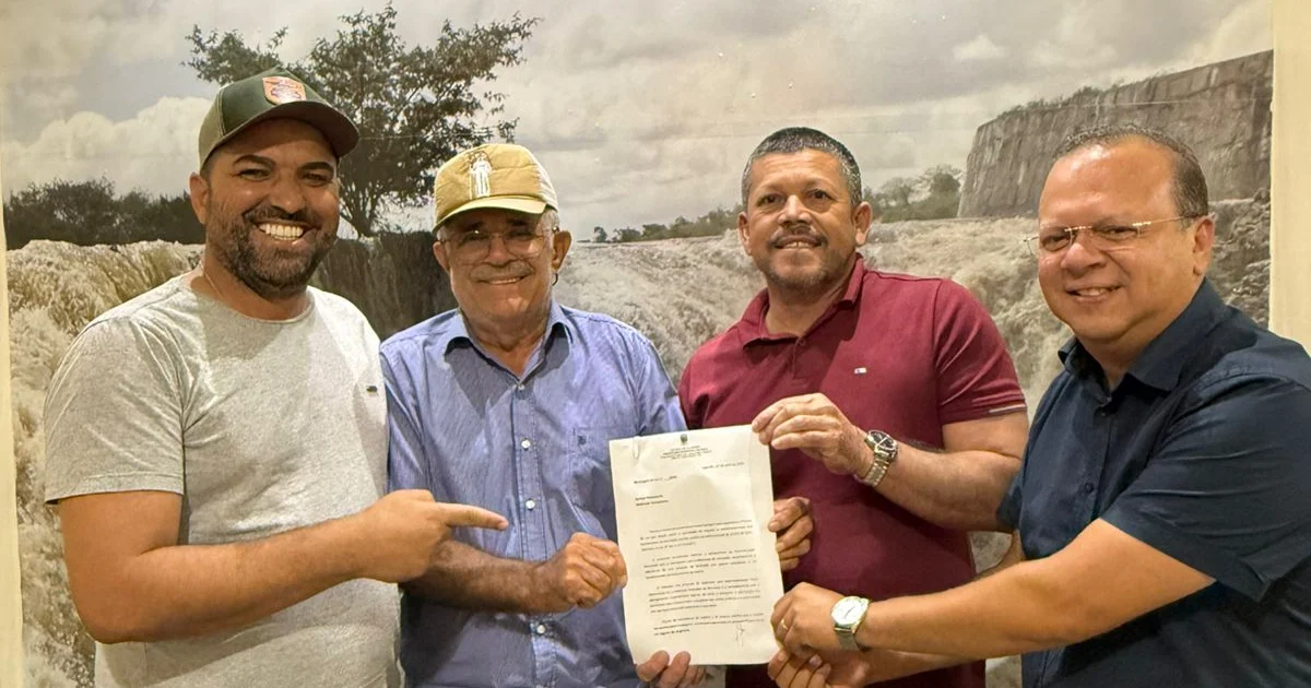 Prefeito Petrúcio Barbosa encaminha Projeto de Lei que garante reajuste de 6% aos servidores da Educação de Igaci