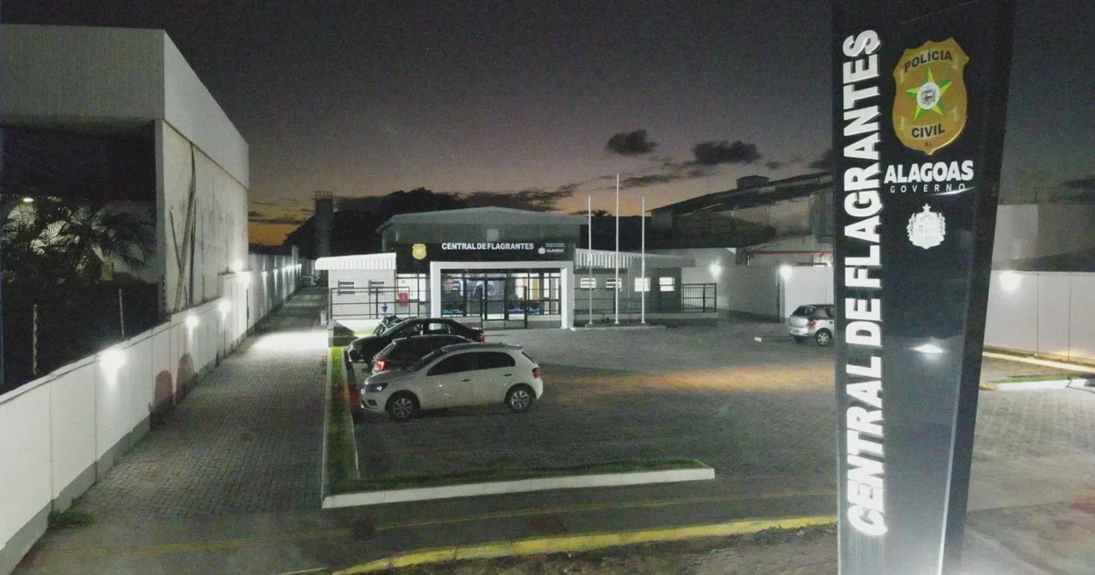 Homem é baleado após ser confundido com irmão em ataque no Jacintinho, diz polícia