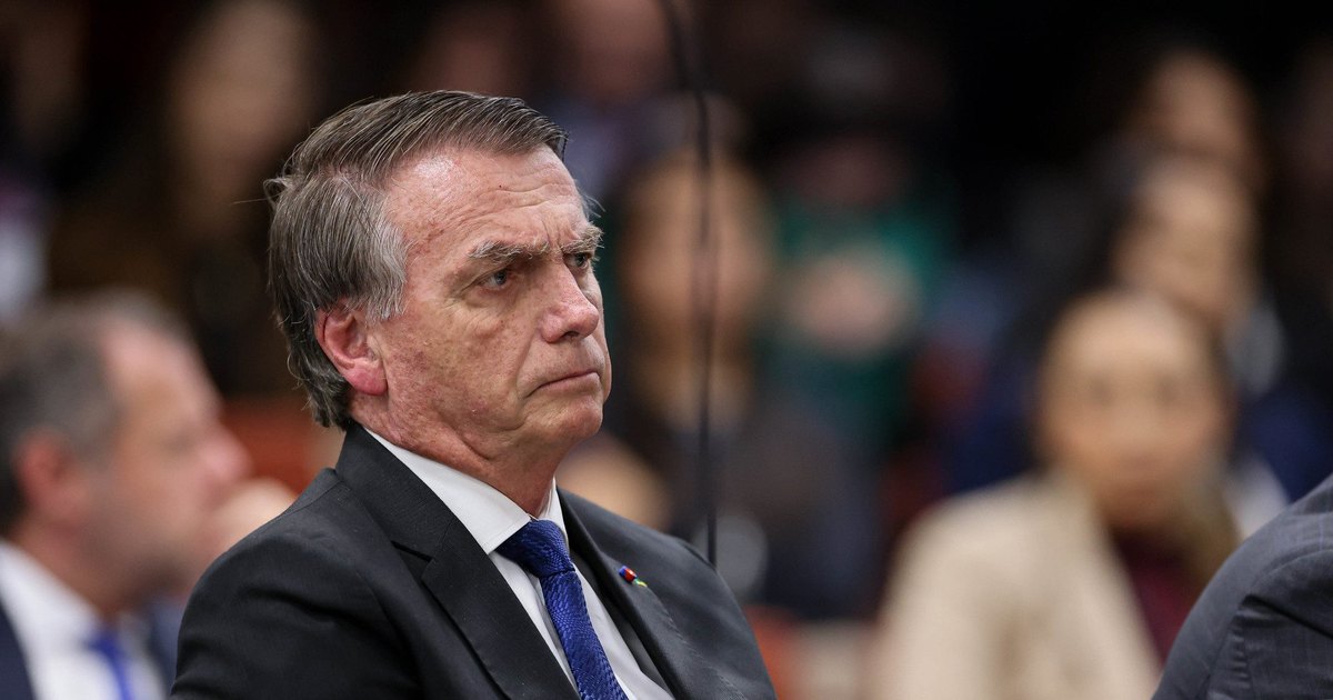 Relatório paralelo da CPMI do INSS pede indiciamento de Bolsonaro e mais 129 pessoas