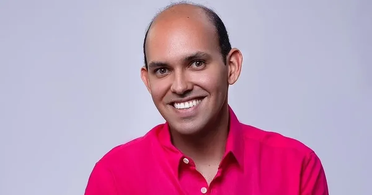 Carlinhos Monteiro usa humor para falar sobre política e conquista público nas redes