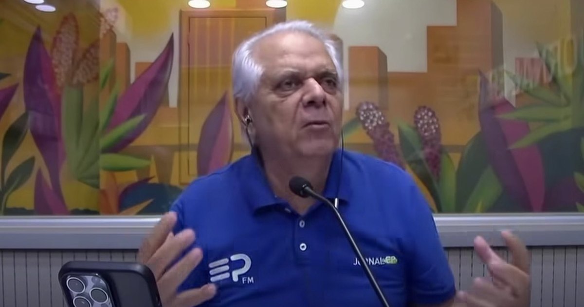 Jornalista chama bíblia de “livrinho idiota” e diz que religião é “demoníaca”