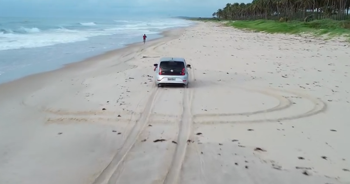 Influenciador é flagrado dirigindo em alta velocidade na faixa de areia da Praia do Francês