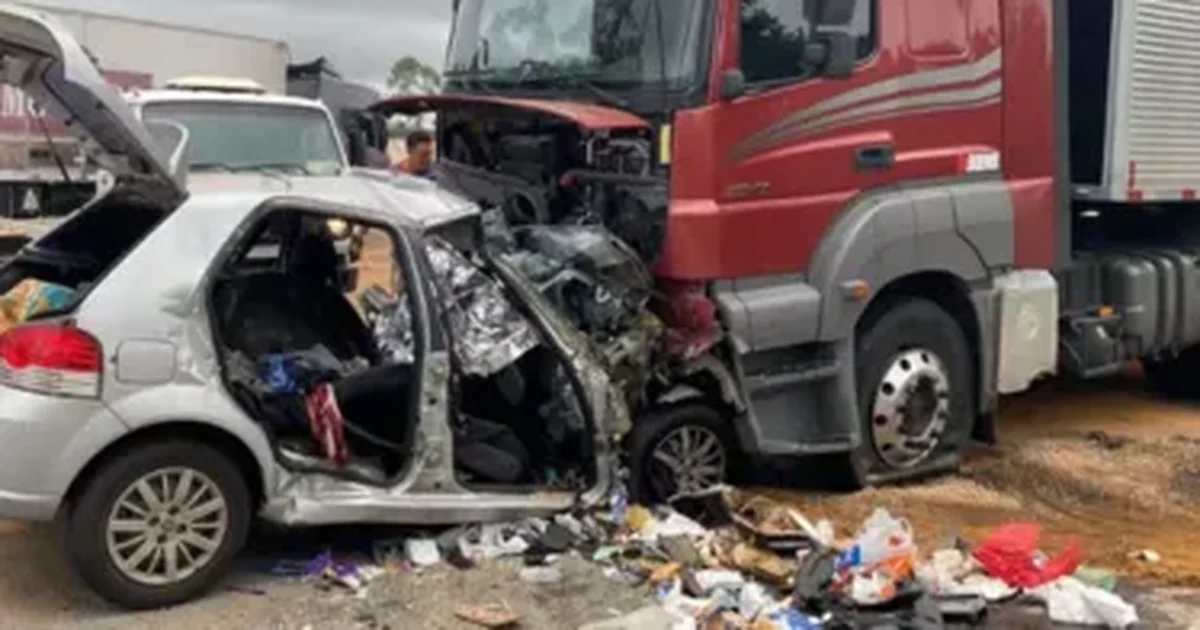 Família alagoana morre após colisão brutal com carreta