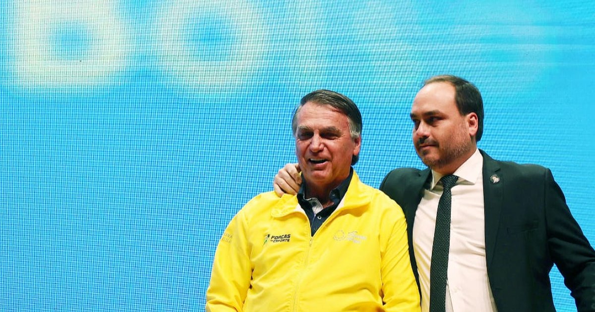 Carlos se manfesta sobre 5 meses de prisão de Bolsonaro: “Covarde e injustificável”